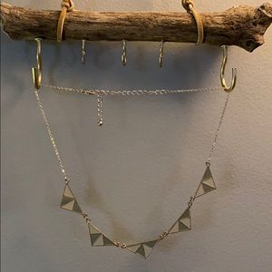 Minimal geometric necklace